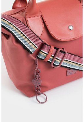 Bolso Tipo Baguette Mediano Con Tapa Y Doble Cargadera Bolso Tipo Baguette Mediano Con Tapa Y Doble Cargadera Rosado NAPPA