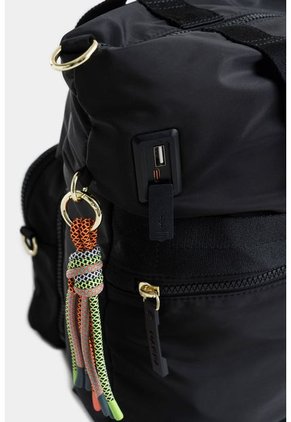 Bolso Tipo Shopping En Textil Con Bolsillo Frontal Removible Bolso Tipo Shopping En Textil Con Bolsillo Frontal Removible Negro NAPPA