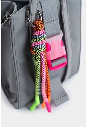 Bolso Tipo Bandolera En Textil Para Mujer Con Llavero Removible En Silueta De Moda Bolso Tipo Bandolera En Textil Para Mujer Con Llavero Removible En Silueta De Moda Gris NAPPA