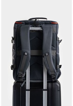 Bolso Tipo Tula Morral En Lona Con Cierres Invertidos En Contraste Bolso Tipo Tula Morral En Lona Con Cierres Invertidos En Contraste Gris NAPPA