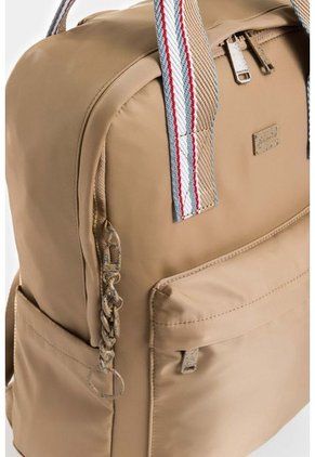 Bolso Tipo Morral Mediano Estructurado Con Bolsillo Secreto Bolso Tipo Morral Mediano Estructurado Con Bolsillo Secreto Crema NAPPA