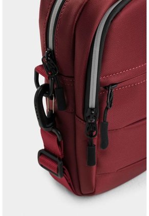 Bolso Tipo Manos Libres Mediano Básico Con Cierres Impermeables Bolso Tipo Manos Libres Mediano Básico Con Cierres Impermeables Vinotinto NAPPA