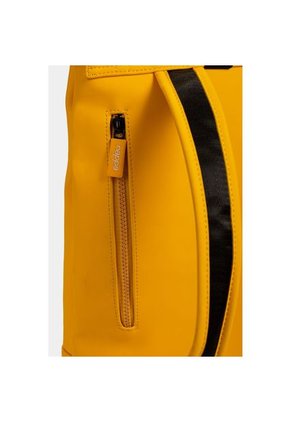 Bolso Tipo Tula Morral Estructurado Para Mujer En Sintetico Liso Con Textura Nubucada Y Tapa Frontal Bolso Tipo Tula Morral Estructurado Para Mujer En Sintetico Liso Con Textura Nubucada Y Tapa Frontal Amarillo NAPPA