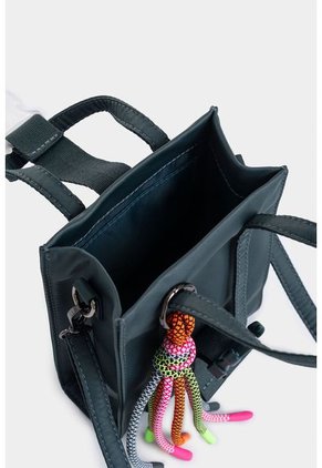 Bolso Tipo Bandolera En Textil Para Mujer Con Llavero Removible En Silueta De Moda Bolso Tipo Bandolera En Textil Para Mujer Con Llavero Removible En Silueta De Moda Verde Oliva NAPPA