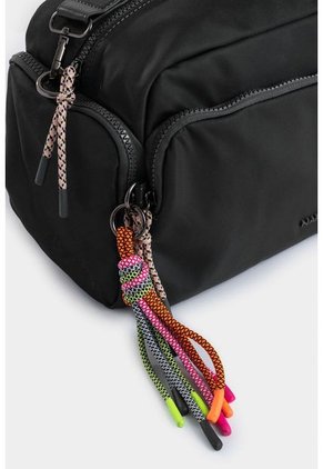 Bolso Baguette En Textil Para Mujer Con Llavero Removible Y Jaladeras De Moda Bolso Baguette En Textil Para Mujer Con Llavero Removible Y Jaladeras De Moda Negro NAPPA