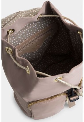 Bolso Tipo Tula Morral Para Mujer En Lona Con Tapa Y Bolsillos Frontales Bolso Tipo Tula Morral Para Mujer En Lona Con Tapa Y Bolsillos Frontales Arena NAPPA