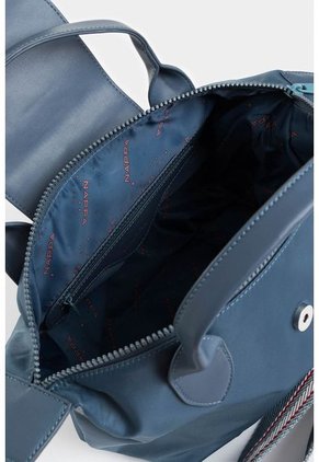 Bolso Tipo Baguette Mediano Con Tapa Y Doble Cargadera Bolso Tipo Baguette Mediano Con Tapa Y Doble Cargadera Azul Aguamarina NAPPA