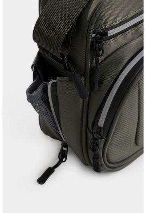 Bolso Tipo Manos Libres Grande Con Multiples Bolsillos Bolso Tipo Manos Libres Grande Con Multiples Bolsillos Verde NAPPA