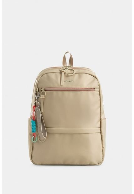 Bolso Tipo Morral Grande Con Cierres Translúcidos Y Herrajes Metálicos Pintados Bolso Tipo Morral Grande Con Cierres Translúcidos Y Herrajes Metálicos Pintados Arena NAPPA