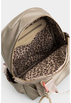 Bolso Tipo Morral Mediano Cargaderas Brandeadas Bolso Tipo Morral Mediano Cargaderas Brandeadas Dorado NAPPA