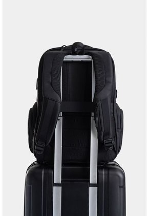 Bolso Tipo Morral Grande Con Capacidad Expandible Bolso Tipo Morral Grande Con Capacidad Expandible Negro NAPPA