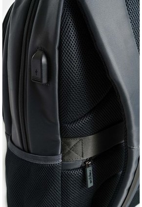 Morral Kaiser En Lona Para Hombre Morral Kaiser En Lona Para Hombre Gris NAPPA
