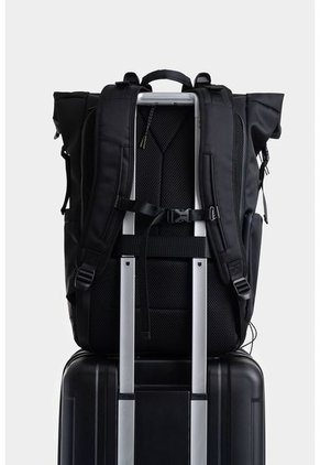 Bolso Tipo Tula Morral Con Diseño Expandible Bolso Tipo Tula Morral Con Diseño Expandible Negro NAPPA