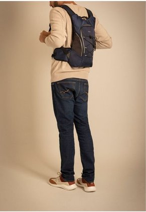 Bolso Para Hombre Tipo Morral Deportivo Con Estilo Camel Back Mas Bolsa De Hidratación De 2 Lts. Bolso Para Hombre Tipo Morral Deportivo Con Estilo Camel Back Mas Bolsa De Hidratación De 2 Lts. Azul NAPPA