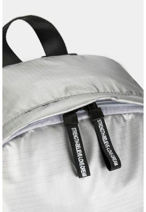 Morral Astor Para Mujer En Lona Encerada Con Gravado En Colores Metalizados De Moda Morral Astor Para Mujer En Lona Encerada Con Gravado En Colores Metalizados De Moda Plata NAPPA