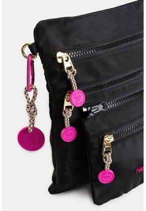 Manos Libres Zipper Davenport En Textil Con Bolsillo Removible Manos Libres Zipper Davenport En Textil Con Bolsillo Removible Negro NAPPA