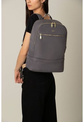 Bolso Tipo Tula Morral Para Mujer En Lona Con Cierres Metalicos Frontales Y Compartimento Tipo Lonchera Bolso Tipo Tula Morral Para Mujer En Lona Con Cierres Metalicos Frontales Y Compartimento Tipo Lonchera Gris NAPPA