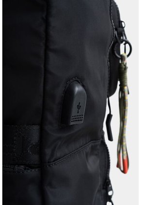 Morral Garner En Lona Tipo Cargo Con Bolsillos Removibles Morral Garner En Lona Tipo Cargo Con Bolsillos Removibles Negro NAPPA