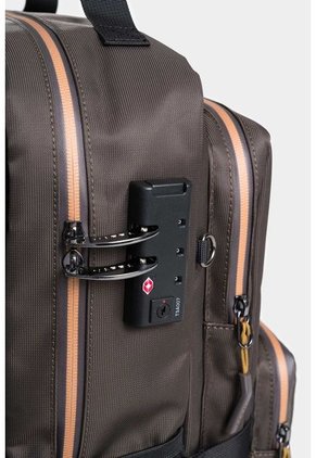 Bolso Tipo Morral Estructurado Con Cierres Impermeables Bolso Tipo Morral Estructurado Con Cierres Impermeables Tabaco NAPPA