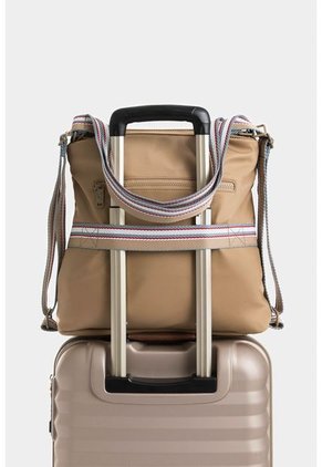 Bolso Tipo Shopping Mediano Con Cierre Principal Y Tiras Convertibles Bolso Tipo Shopping Mediano Con Cierre Principal Y Tiras Convertibles Crema NAPPA