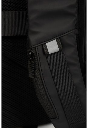 Bolso Para Hombre Tipo Tula Morral Convertible En Maletin Portatil De Mano Con Amplios Bolsillos Frontales Bolso Para Hombre Tipo Tula Morral Convertible En Maletin Portatil De Mano Con Amplios Bolsillos Frontales Negro NAPPA
