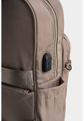 Bolso Tipo Tula Morral En Textil Con Bolsillo Frontal Removible Bolso Tipo Tula Morral En Textil Con Bolsillo Frontal Removible Arena NAPPA