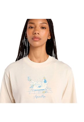 Camisa Deportiva New Balance Originales Graphics Beige Mujer