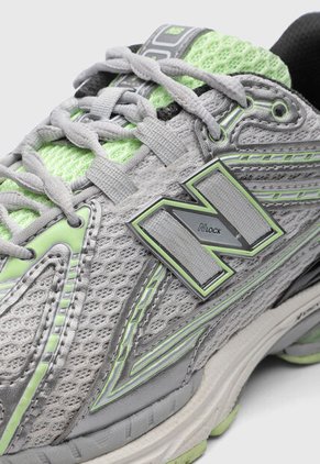 Tenis Lifestyle new balance 1906R Gris