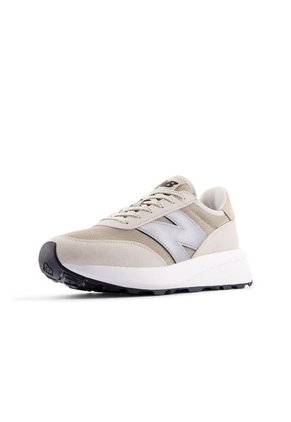 Tenis New Balance 370 Mujer-Beige/Cafe