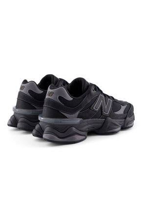 Tenis New Balance 9060 Hombre-Negro