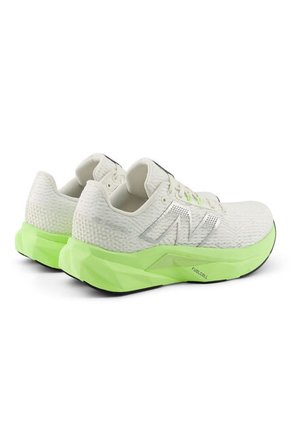 Tenis New Balance Propel Mujer-Blanco/Plata