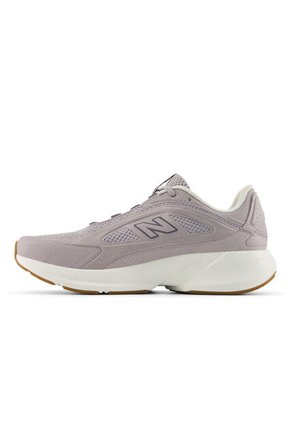 Tenis New Balance Catalyst  Mujer-Gris