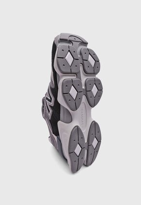 Tenis new balance 9060 Gris