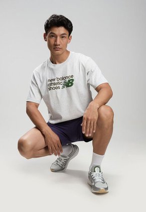 Camiseta new balance Athletics Gris