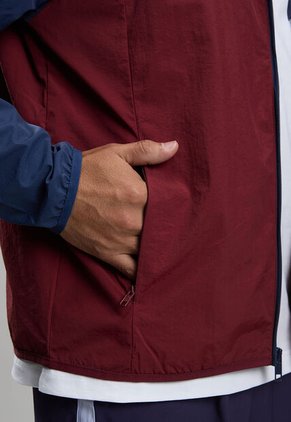 Chaqueta new balance Athletics Woven Azul