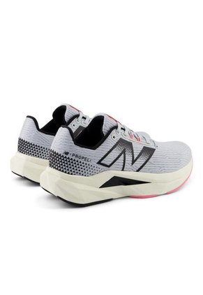 Tenis New Balance Fuelcell Propel Mujer-Gris