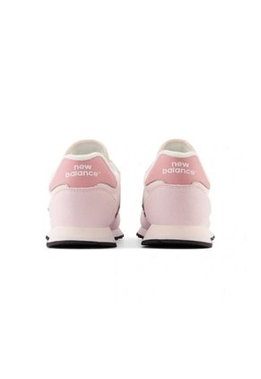 Tenis New Balance 500 Mujer-Rosa