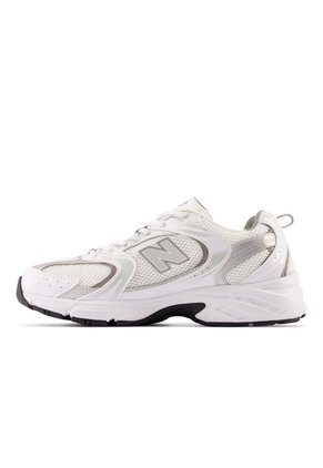 Tenis New Balance 530 Mujer-Blanco/Gris Plata