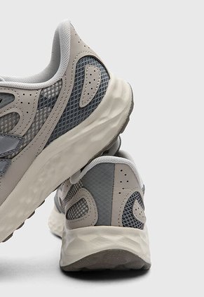 Tenis new balance Fresh Foam Arishi V4 Tiralux Gris