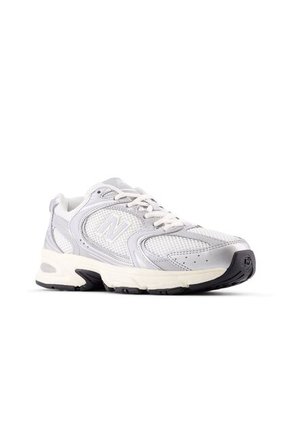 Tenis New Balance 530 Mujer-Gris/Plateado