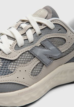 Tenis new balance Fresh Foam Arishi V4 Tiralux Gris