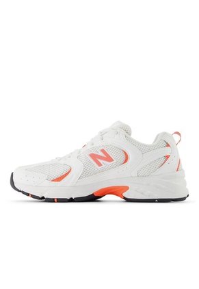 Tenis New Balance 530 Mujer-Blanco/Naranja