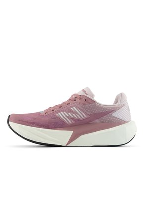 Tenis Running FuelCell Rebel V5 New Balance WFCX327