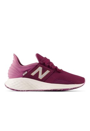 Tenis New Balance Fresh Foam Roav Mujer-Vinotinto
