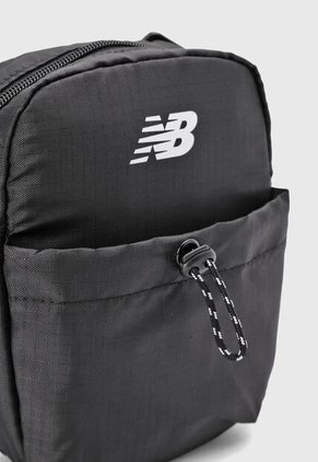 Bolso Manos Libres new balance Essential Sling Negro