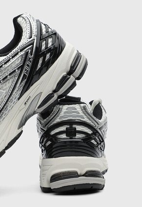 Tenis new balance 1906R Marfil