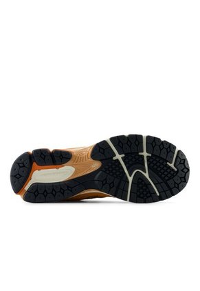 Tenis Deportivos New Balance 2002R Original Naranja Hombre