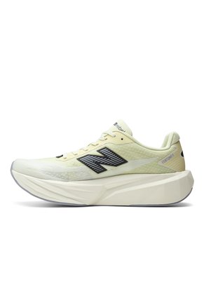 Tenis Deportivos New Balance Fuelcell Rebel V5 Café Hombre
