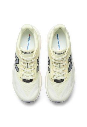 Tenis Deportivos New Balance Fuelcell Rebel V5 Café Hombre