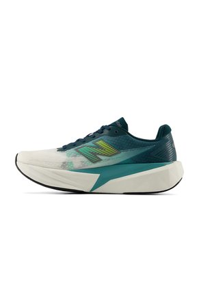 Tenis Deportivos New Balance Fuelcell Rebel V5 Verde Hombre